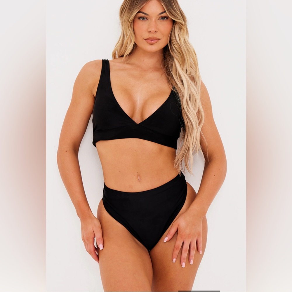 Pretty Little Thing Bikini Bottom size 6